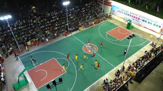 篮球赛事中现场气氛热烈火爆